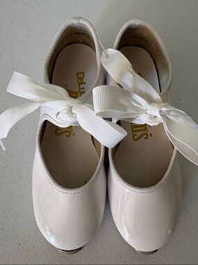 White Patent Girls' Tap shoes with Ribbon style